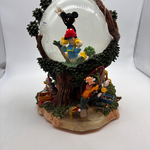 Disney Mickey Mouse and Friends Musical Water Snow Globe Let's Go Fly a Kite - Picture 8 of 16